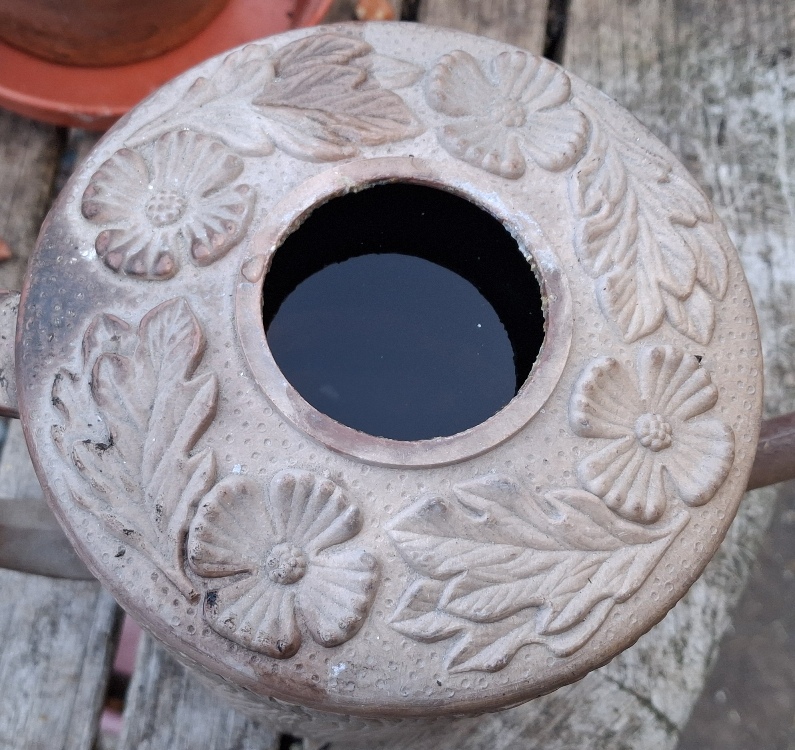 kn watering can