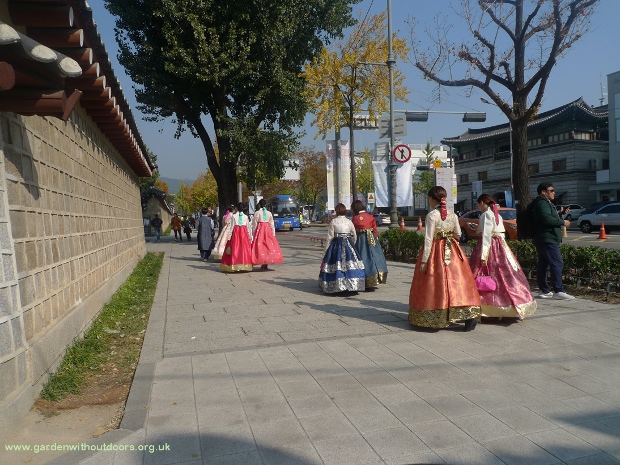 girls in hanbok Seoul